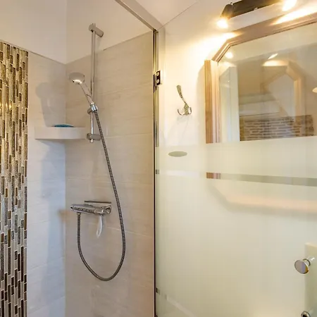 Hébergement de vacances La Boutique Germain 4 à 6 Personnes Lacave (Lot)